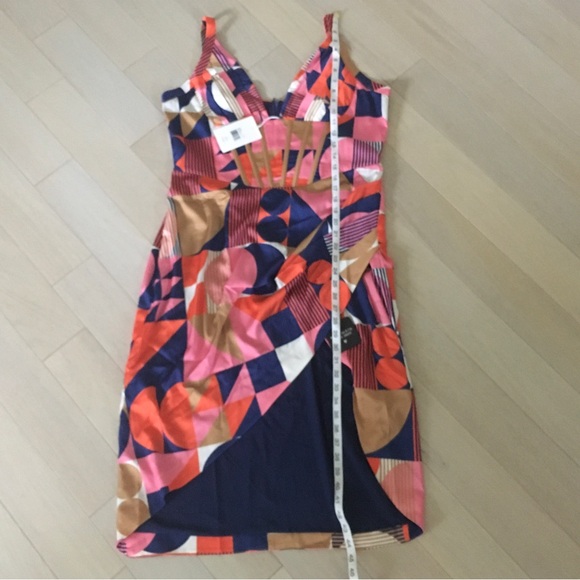 Averie Sweetheart Bodycon Midi Dress - Picture 12 of 14